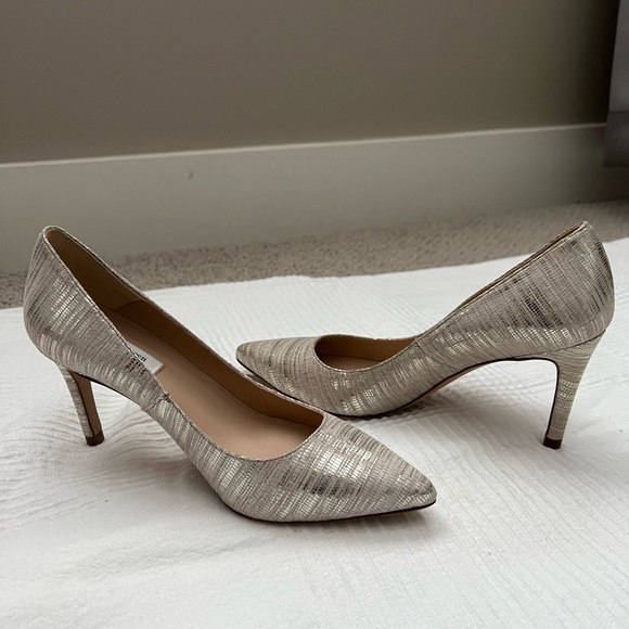 New, never been worn LK Bennett gold and cream coloured pumps - Picture 3 of 3